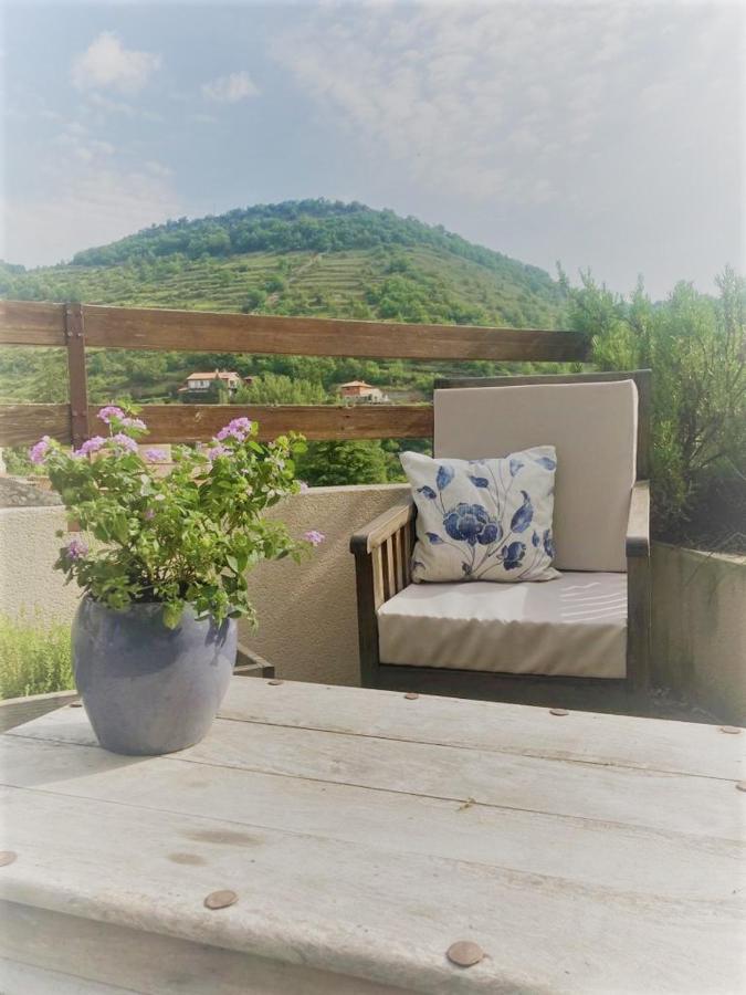 Bed and Breakfast Le Cocon Verrieres  Экстерьер фото