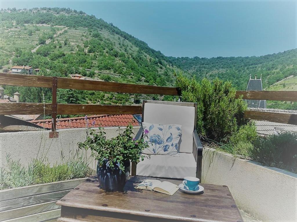 Bed and Breakfast Le Cocon Verrieres  Экстерьер фото